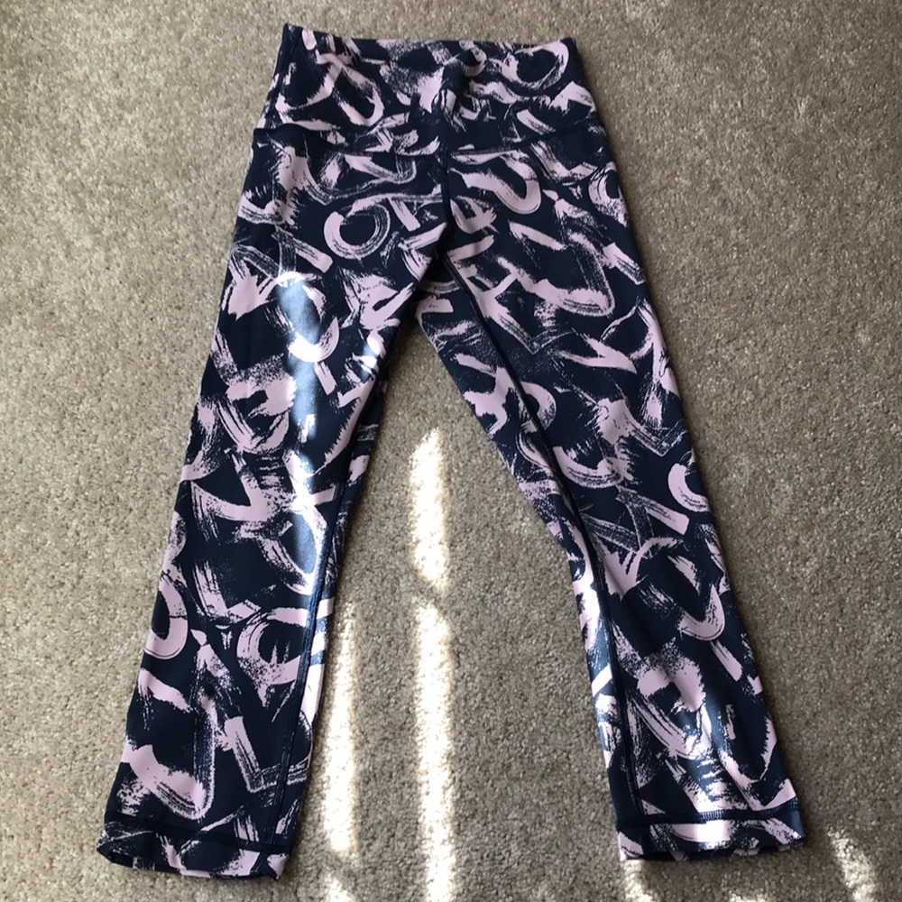 Size 4 lululemon yoga pants. Good condition.